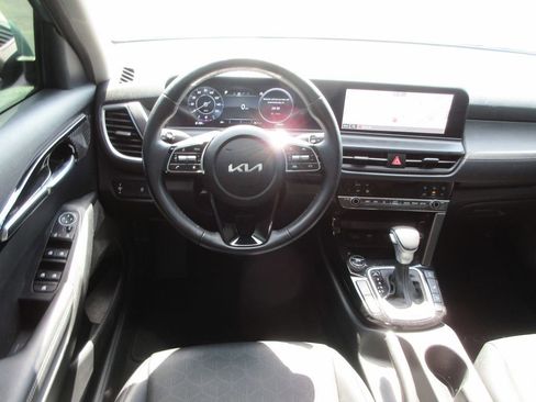 Used 2024 Kia Seltos EX image 15