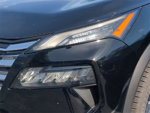 Used 2024 Nissan Rogue SV image 7