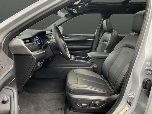 New 2025 Jeep Grand Cherokee L Limited w/ Trailer Tow Package image 4