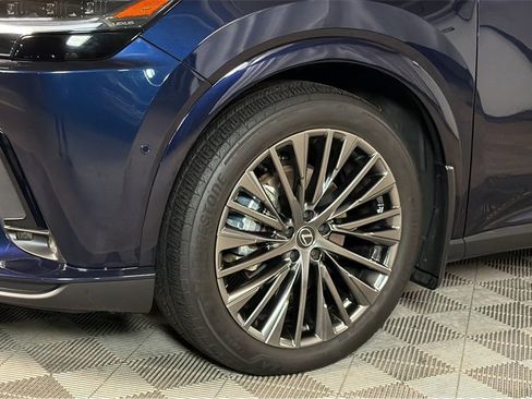 Used 2025 Lexus RX 450h AWD w/ Luxury Package image 4
