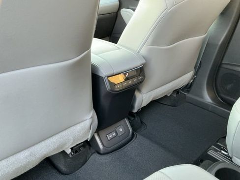 Used 2023 Toyota Highlander Limited FWD image 26