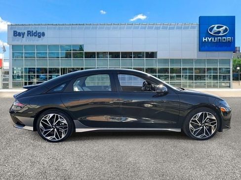 Used 2023 Hyundai Ioniq 6 SEL image 2