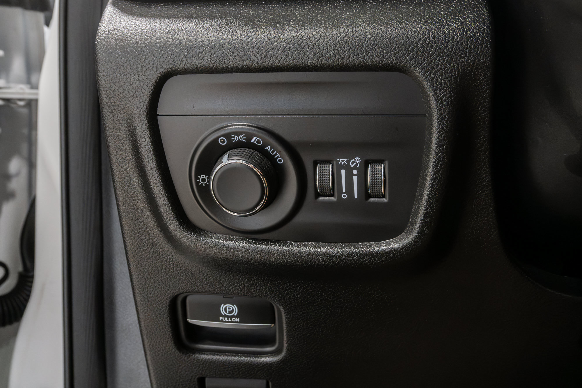 Certified 2024 Jeep Grand Cherokee Altitude AWD/4WD image 13