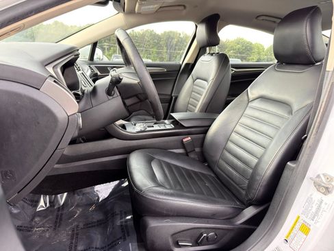 Used 2018 Ford Fusion SE w/ Equipment Group 602A FWD image 15