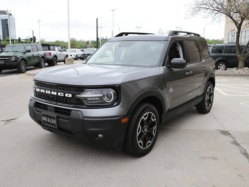 Used 2025 Ford Bronco Sport Outer Banks AWD/4WD image 2