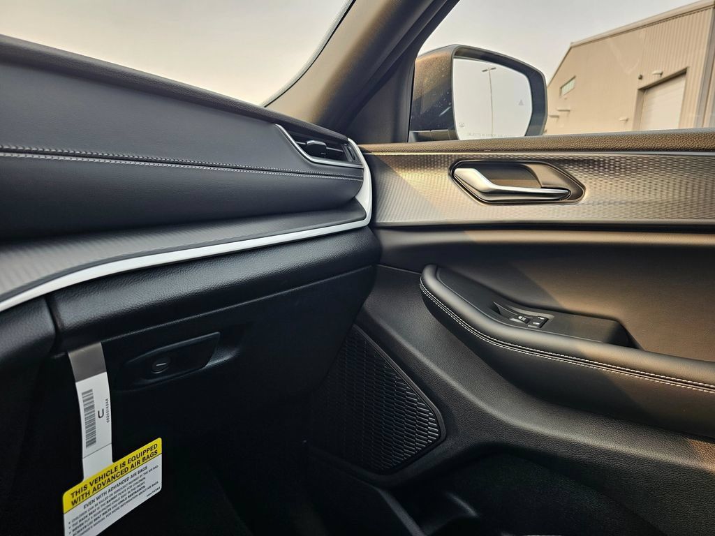 New 2025 Jeep Grand Cherokee Laredo X w/ Luxury Tech Group I AWD/4WD image 25