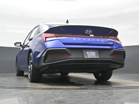 Certified 2025 Hyundai Elantra SEL image 28