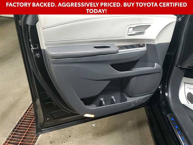 Used 2024 Toyota Sienna XLE FWD image 4
