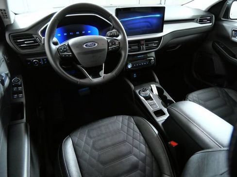 Certified 2023 Ford Escape Platinum w/ Premium Technology Package AWD/4WD image 4