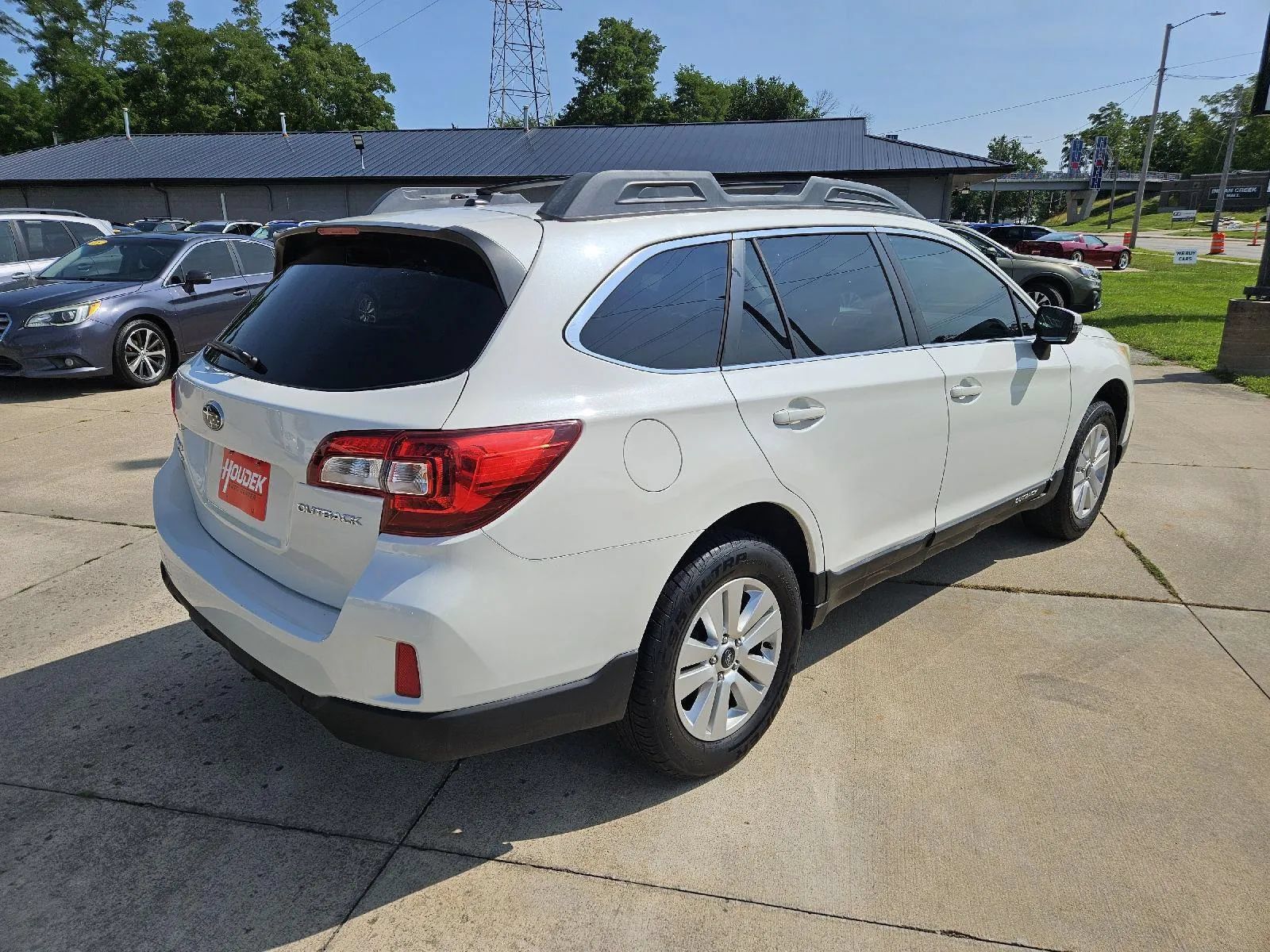 Used 2015 Subaru Outback 2.5i Premium AWD/4WD image 6