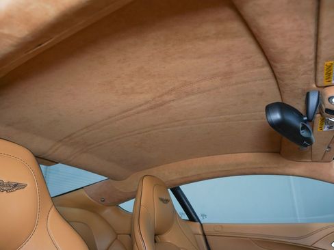 Used 2017 Aston Martin Vanquish Coupe image 31