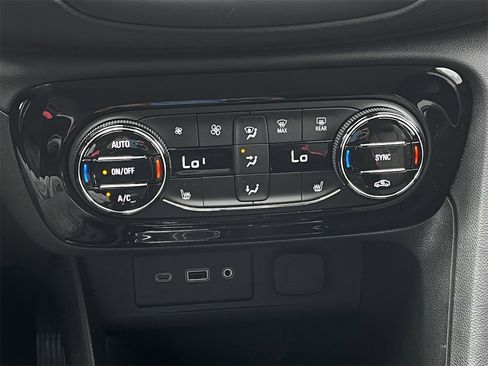 Used 2023 Buick Encore GX Select image 18