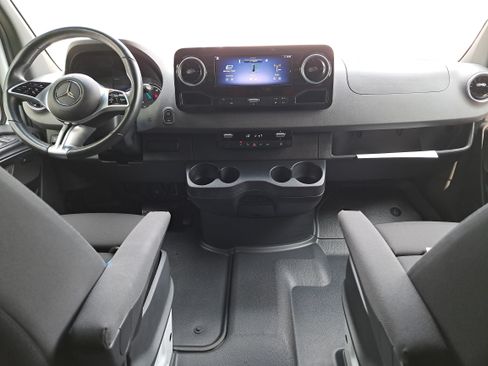 Used 2024 Mercedes-Benz eSprinter 170 Cargo image 10