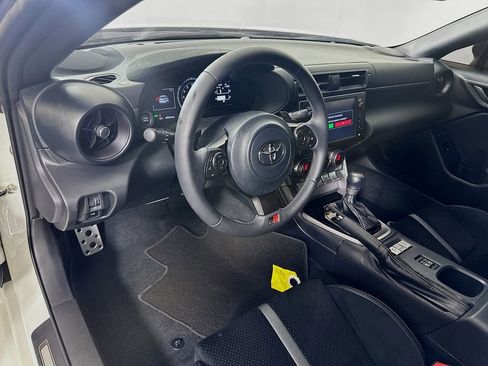 Used 2025 Toyota GR86 Premium RWD image 9