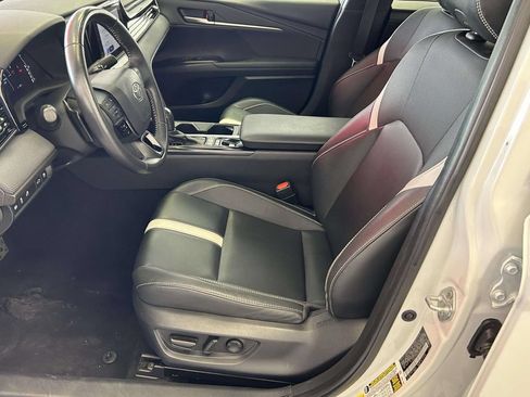 Used 2025 Toyota Camry SE FWD image 15