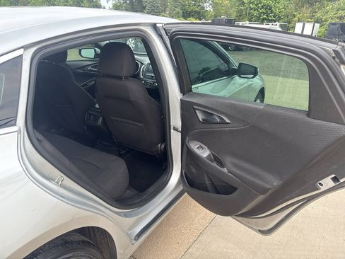 Used 2017 Chevrolet Malibu LT FWD image 15