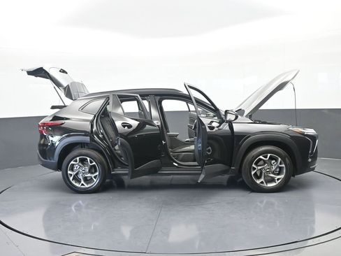 Used 2025 Chevrolet Trax LT w/ Driver Confidence Package image 67