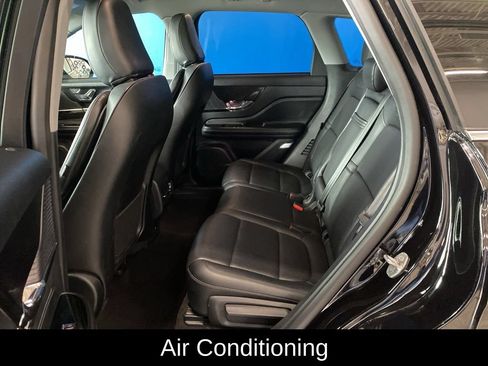 Used 2021 Lincoln Corsair AWD w/ Premium Package image 12