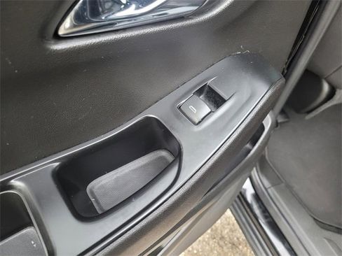 Used 2023 Chevrolet Traverse LT image 19