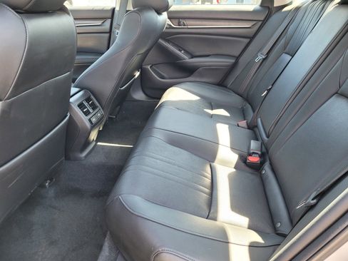 Used 2021 Honda Accord Touring image 11