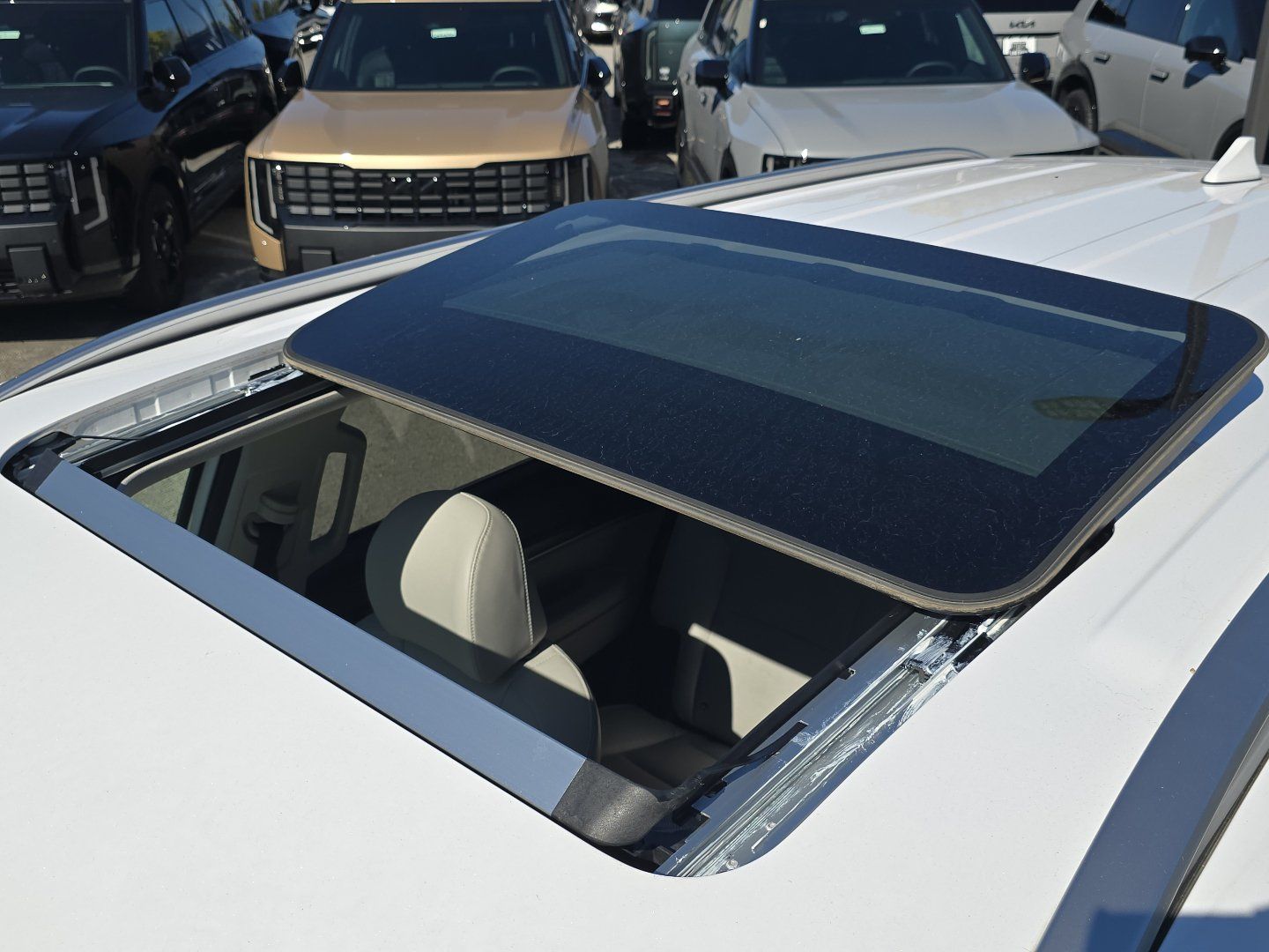 Used 2022 Kia Telluride S AWD/4WD image 3