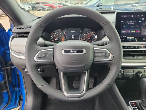 Used 2023 Jeep Compass Limited image 22