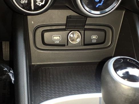 Used 2023 Hyundai Venue SEL w/ Cargo Package image 20