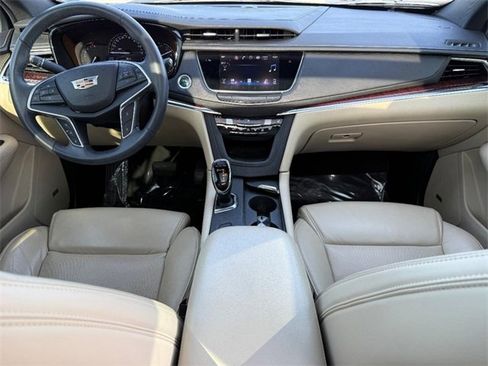 Used 2017 Cadillac XT5 Luxury w/ Driver Awareness Package image 11