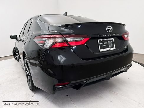 Used 2021 Toyota Camry SE FWD image 7