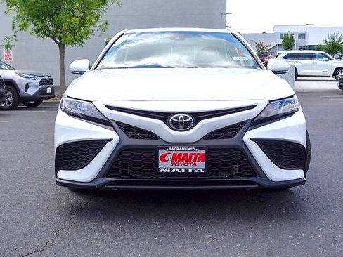 Used 2022 Toyota Camry SE FWD image 3