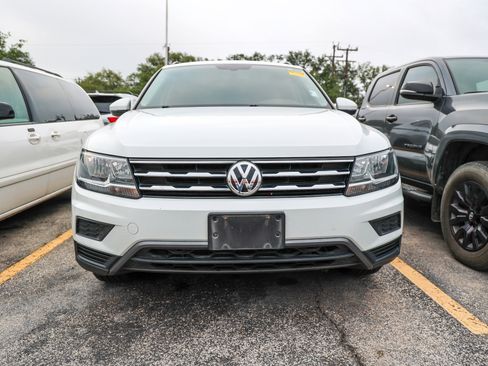 Used 2021 Volkswagen Tiguan SE w/ Panoramic Sunroof Package FWD image 4