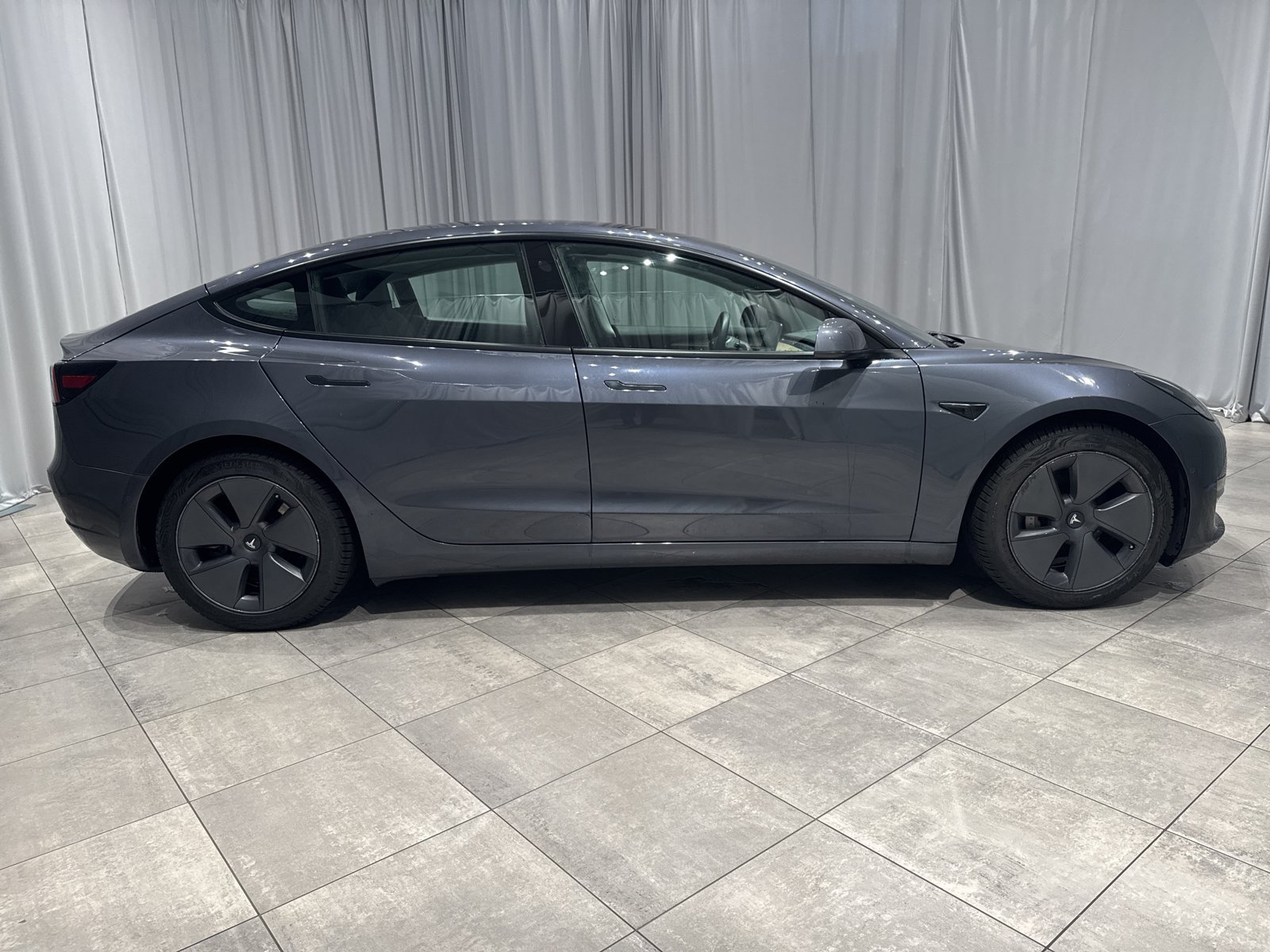 Used 2022 Tesla Model 3 Long Range AWD/4WD image 4