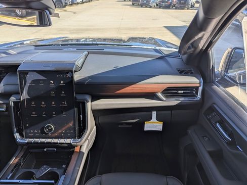 New 2026 GMC Yukon XL Denali image 4