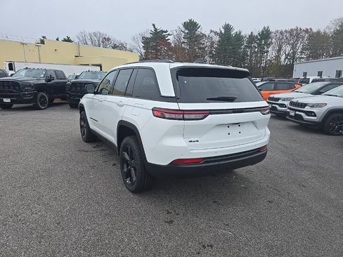 New 2025 Jeep Grand Cherokee Altitude image 5