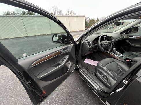 Used 2017 Audi Q5 2.0T Premium Plus w/ Technology Package image 21