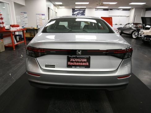 Used 2023 Honda Accord EX image 6