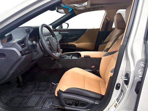 New 2025 Lexus ES 350 Ultra Luxury image 4