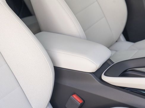 Used 2025 Porsche Macan 4S Electric image 37