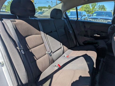 Used 2015 Chevrolet Cruze LT image 11