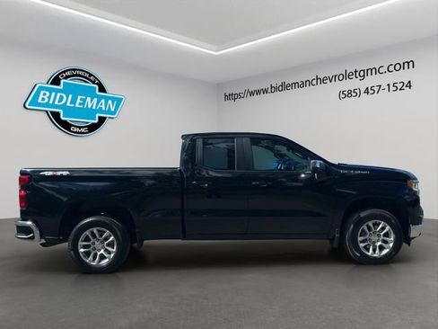 Used 2023 Chevrolet Silverado 1500 LT AWD/4WD image 9