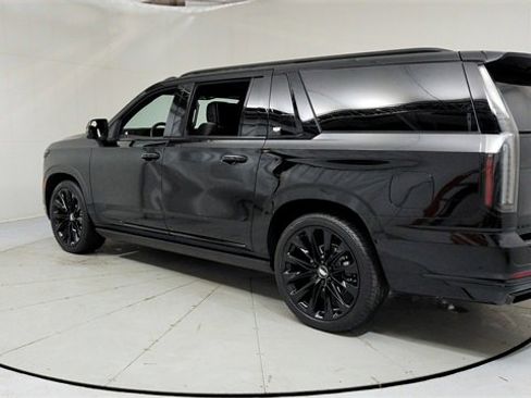 Used 2026 Cadillac Escalade ESV Sport w/ LPO, ONYX Package image 3