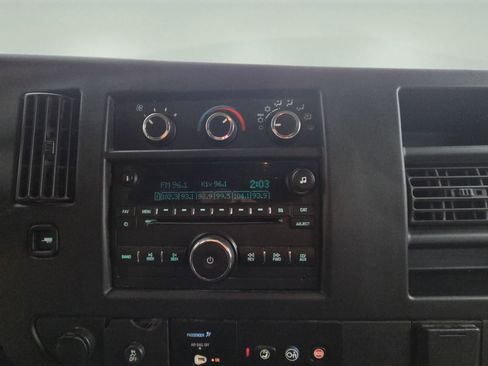 Used 2017 Chevrolet Express 3500 LT w/ LT Preferred Equipment Group image 10