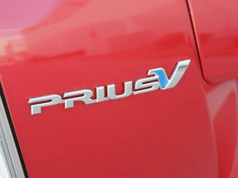 Used 2012 Toyota Prius V Three w/ Preferred Accessory Pkg FWD image 9