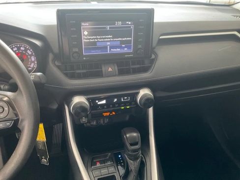 Used 2021 Toyota RAV4 LE FWD image 12