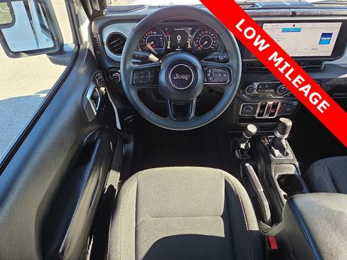 Used 2024 Jeep Gladiator Sport image 11