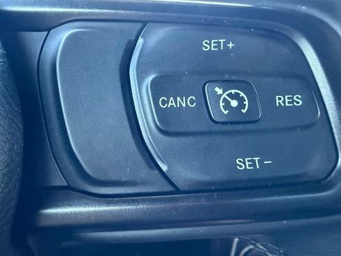Used 2018 Jeep Wrangler Unlimited Sport S AWD/4WD image 14