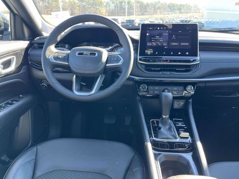 New 2026 Jeep Compass Latitude image 9