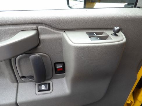 Used 2022 GMC Savana 3500 Extended w/ Power Convenience Package RWD image 15