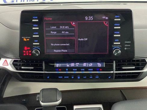 Used 2024 Toyota Sienna XLE image 17