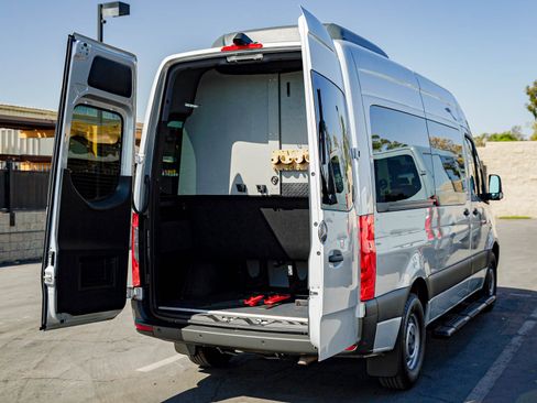 Used 2024 Mercedes-Benz Sprinter 2500 image 8